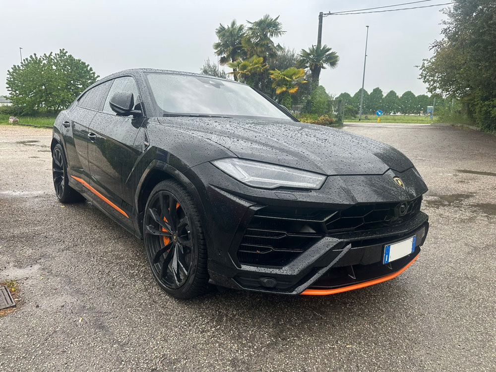 luxury-rent-lamborghini-urus